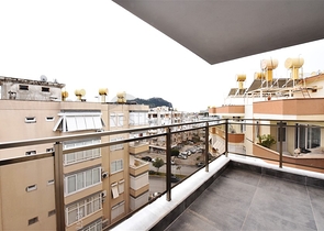 Пентхаус планировки 6+2 в районе пляжа Клеопатры