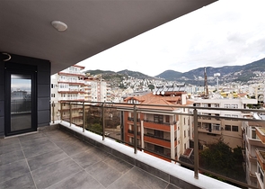 Пентхаус планировки 6+2 в районе пляжа Клеопатры