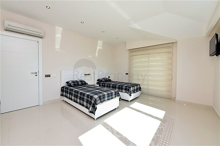 Роскошный пентхаус с видом на море