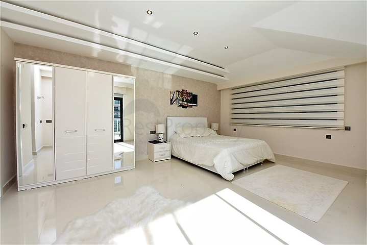 Роскошный пентхаус с видом на море