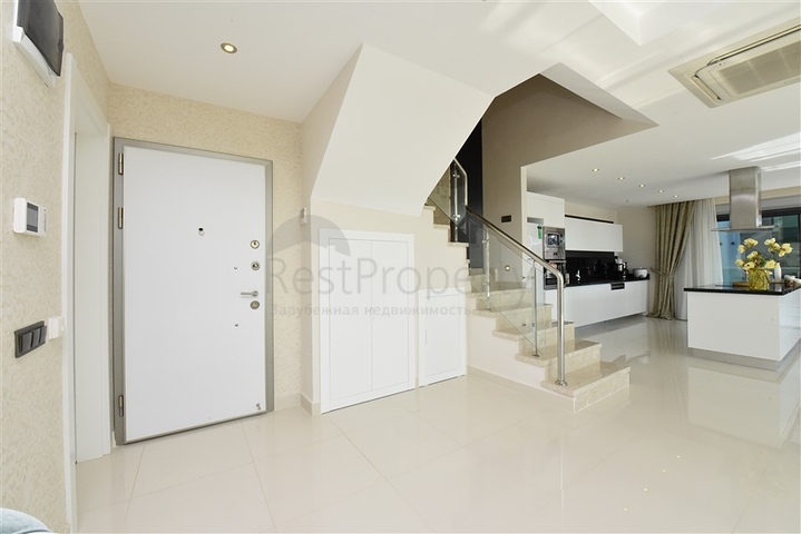 Роскошный пентхаус с видом на море