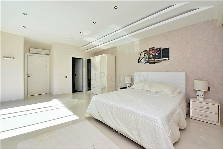 Роскошный пентхаус с видом на море