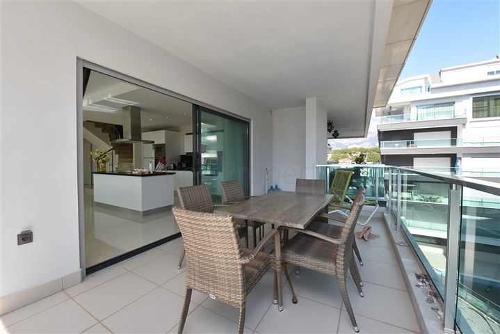 Роскошный пентхаус с видом на море