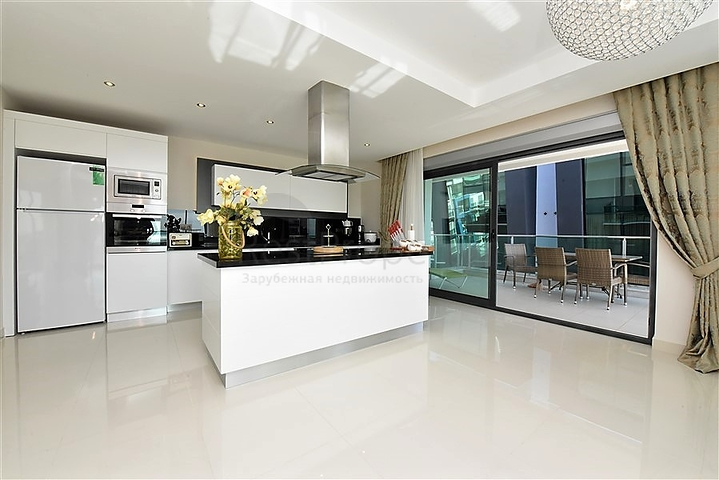 Роскошный пентхаус с видом на море