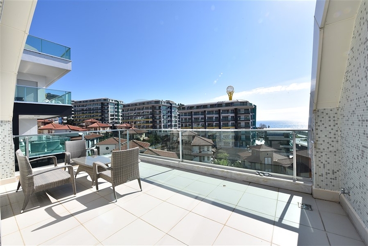 Роскошный пентхаус с видом на море