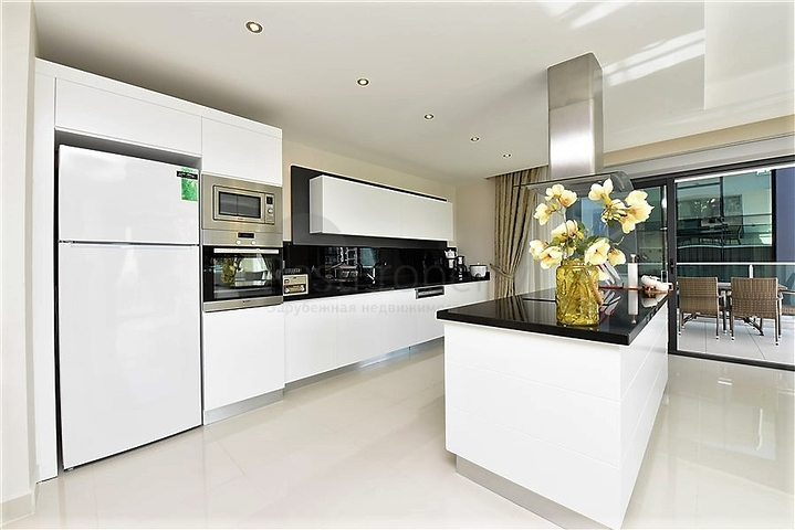 Роскошный пентхаус с видом на море