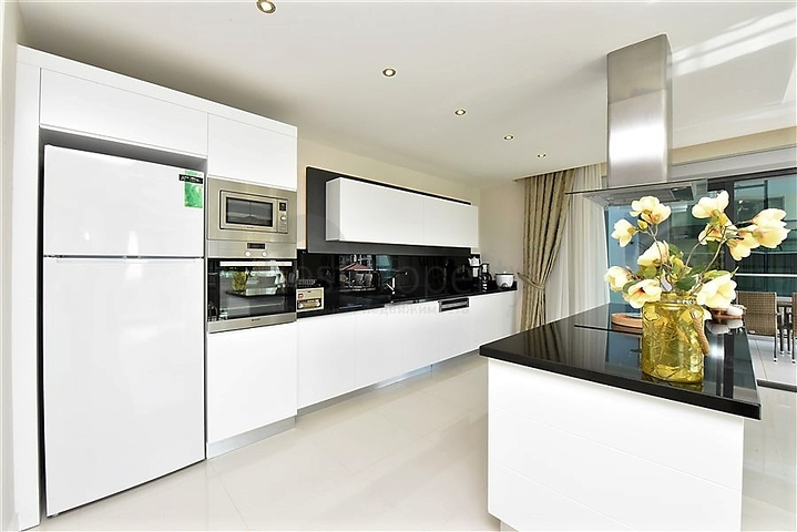 Роскошный пентхаус с видом на море