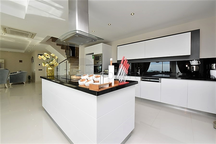 Роскошный пентхаус с видом на море