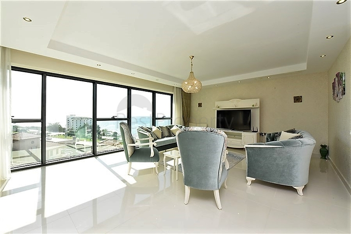 Роскошный пентхаус с видом на море