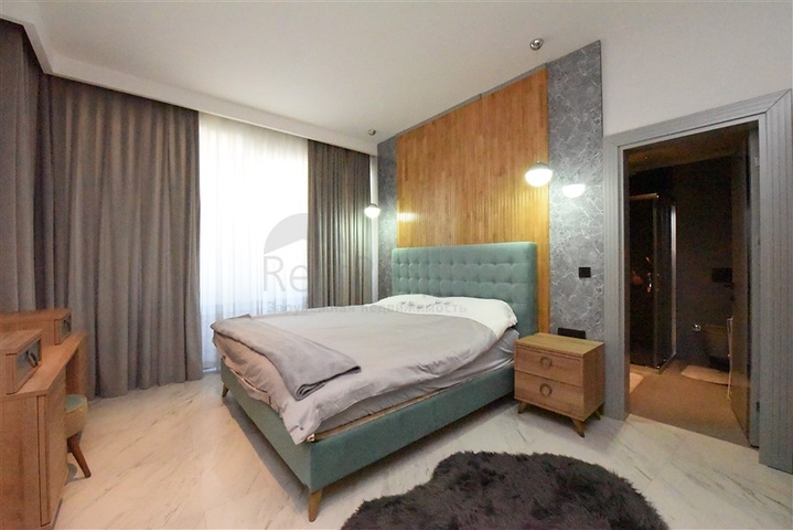 Меблированная трехкомнатная квартира на первой береговой линии