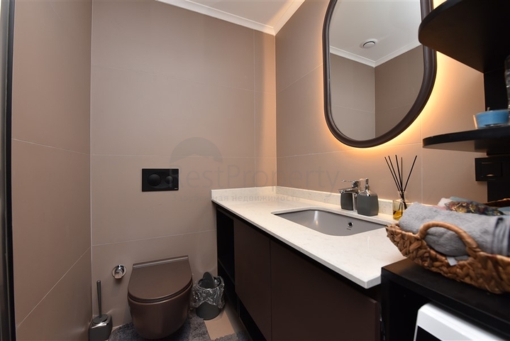 Меблированная трехкомнатная квартира на первой береговой линии