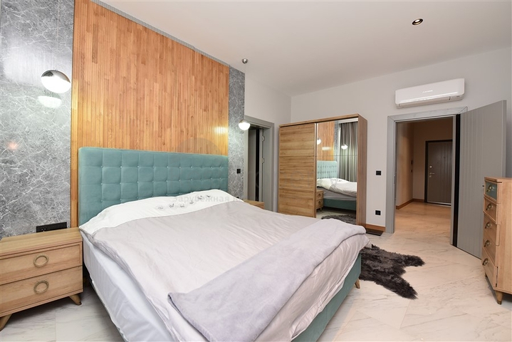 Меблированная трехкомнатная квартира на первой береговой линии