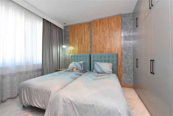 Меблированная трехкомнатная квартира на первой береговой линии