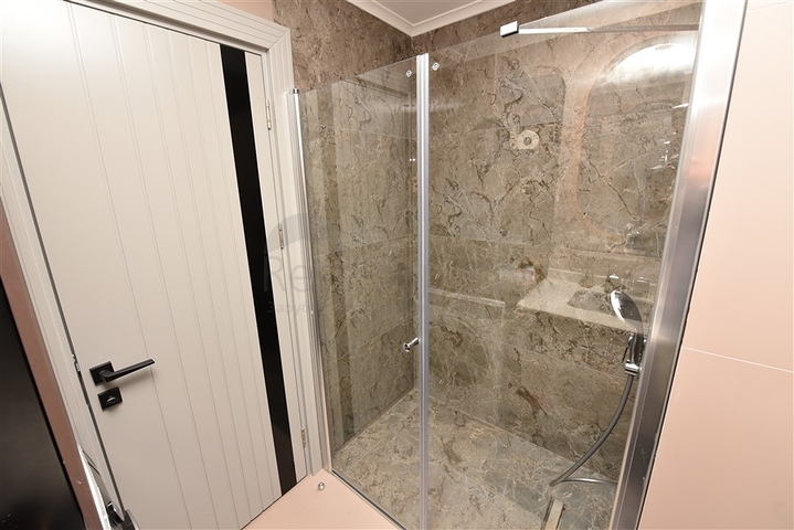 Меблированная трехкомнатная квартира на первой береговой линии