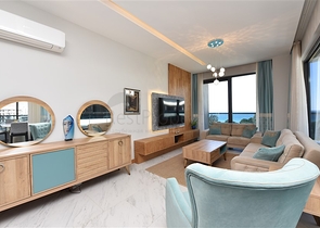 Меблированная трехкомнатная квартира на первой береговой линии