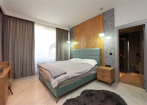 Меблированная трехкомнатная квартира на первой береговой линии