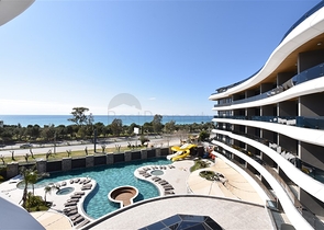 Меблированная трехкомнатная квартира на первой береговой линии