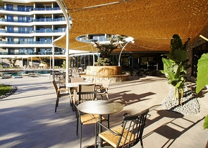 Меблированная трехкомнатная квартира на первой береговой линии