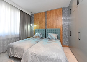 Меблированная трехкомнатная квартира на первой береговой линии