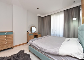 Меблированная трехкомнатная квартира на первой береговой линии