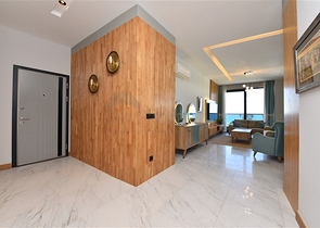 Меблированная трехкомнатная квартира на первой береговой линии