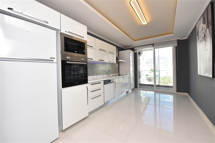 Трехкомнатная квартира с отдельной кухней в тихом районе Кестель