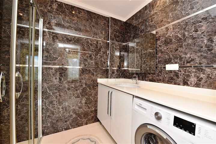 Трехкомнатная квартира с отдельной кухней в тихом районе Кестель