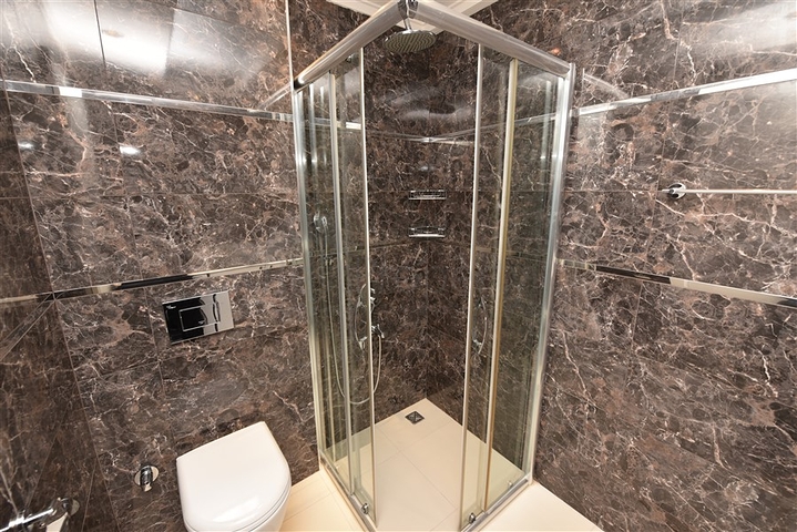 Трехкомнатная квартира с отдельной кухней в тихом районе Кестель