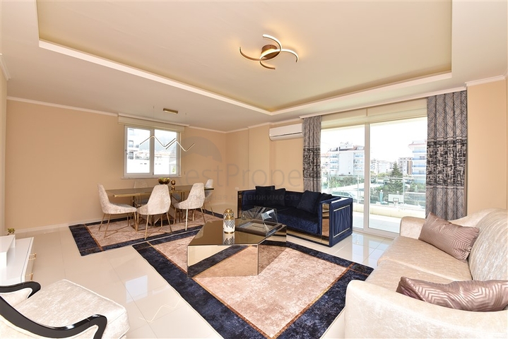 Трехкомнатная квартира с отдельной кухней в тихом районе Кестель