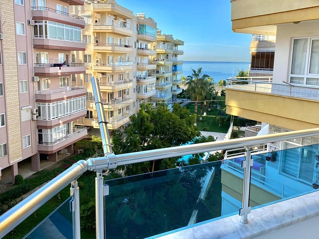 Семейная квартира в 100 метрах до моря в районе Махмутлар