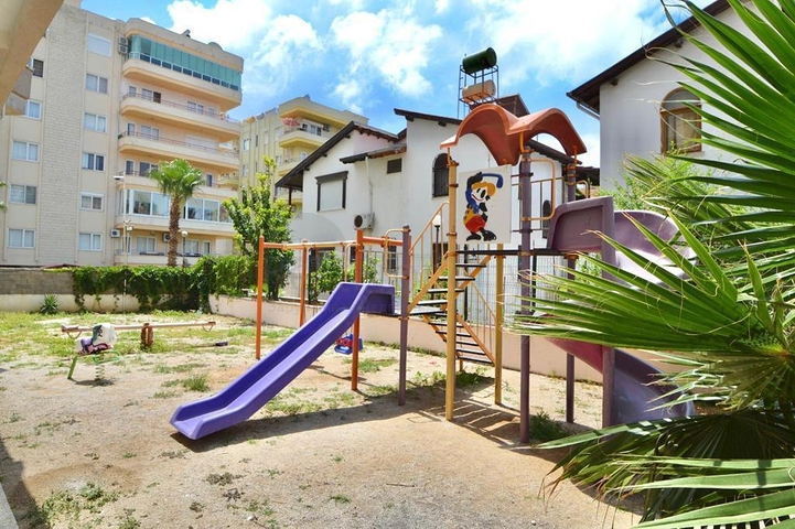 Семейная квартира в 100 метрах до моря в районе Махмутлар