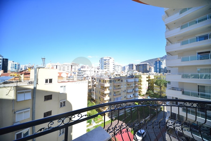 Трехкомнатная квартира в районе Махмутлар