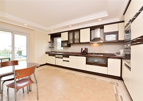 Меблированный пентхаус 3+1 в районе Оба