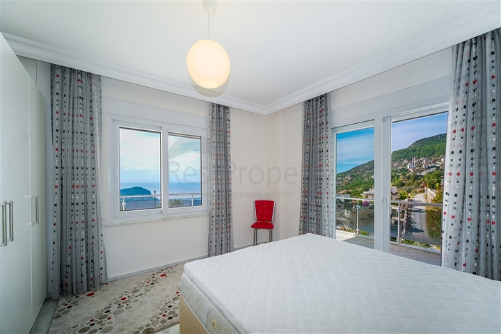 Потрясающая вилла 5+1 с видом на море