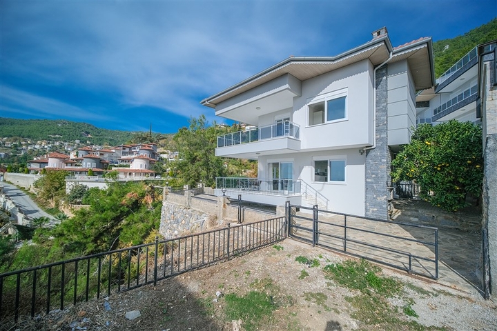 Потрясающая вилла 5+1 с видом на море