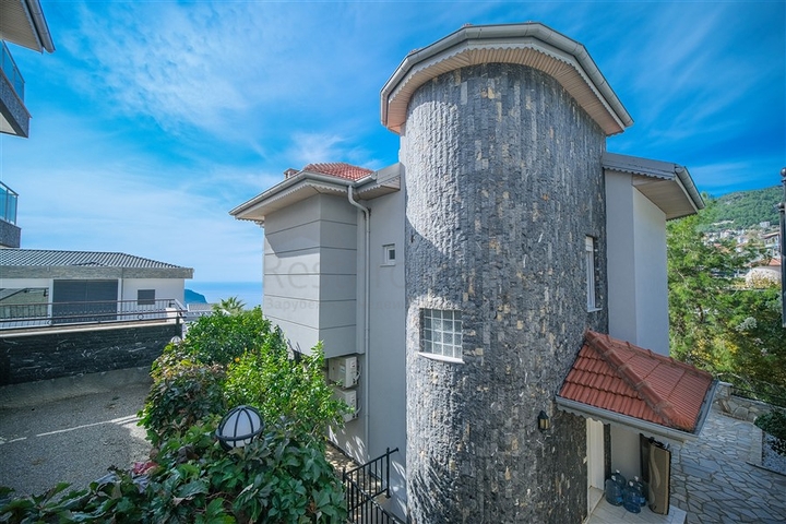 Потрясающая вилла 5+1 с видом на море