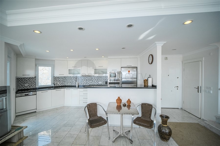 Потрясающая вилла 5+1 с видом на море