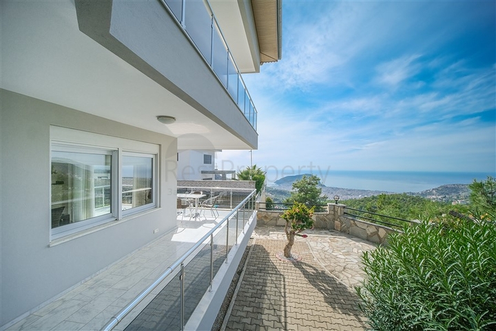 Потрясающая вилла 5+1 с видом на море