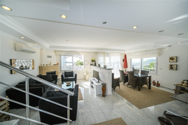 Потрясающая вилла 5+1 с видом на море