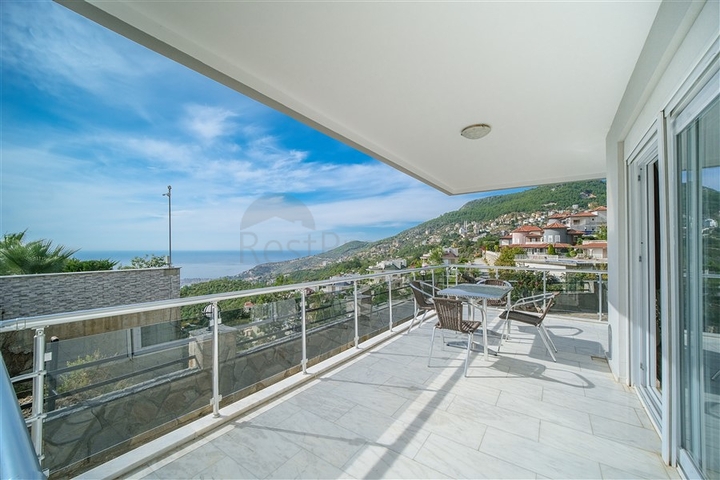 Потрясающая вилла 5+1 с видом на море