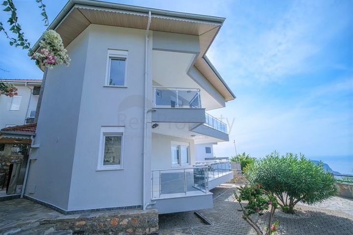 Потрясающая вилла 5+1 с видом на море