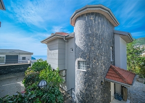 Потрясающая вилла 5+1 с видом на море