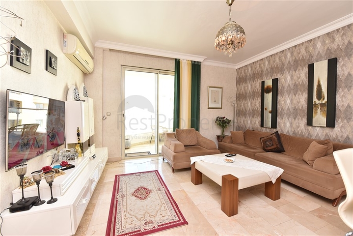 Четырехкомнатная меблированная квартира с видом на море 