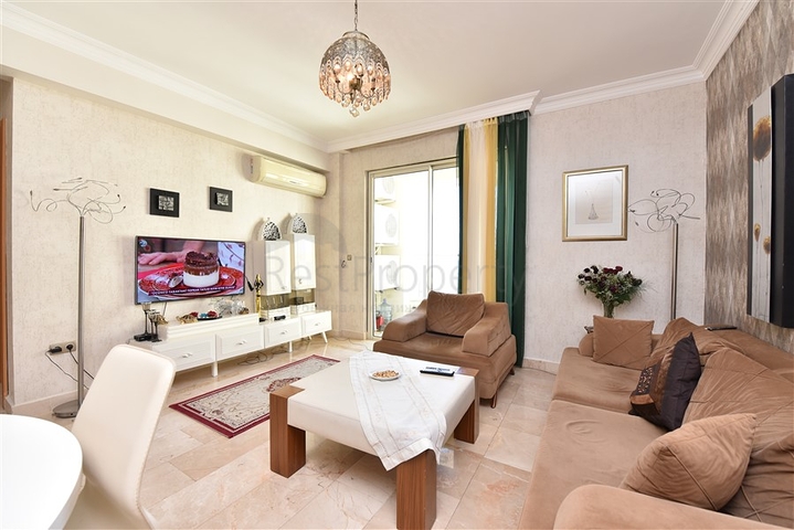 Четырехкомнатная меблированная квартира с видом на море 