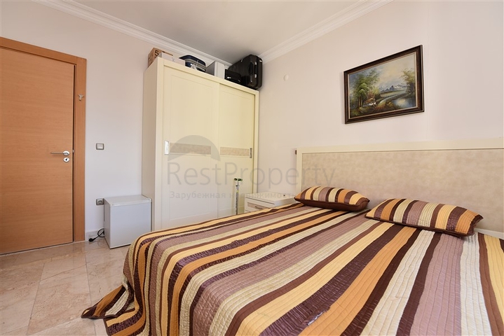 Четырехкомнатная меблированная квартира с видом на море 