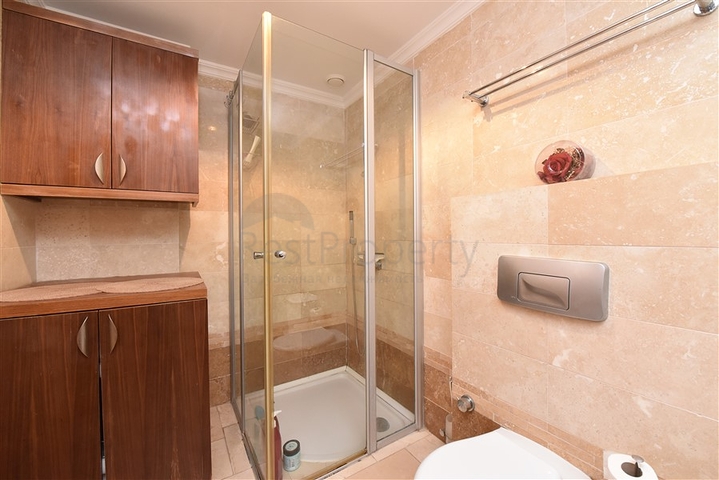 Четырехкомнатная меблированная квартира с видом на море 