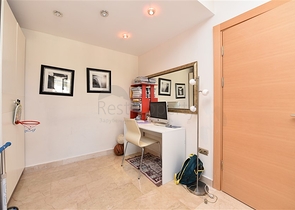 Четырехкомнатная меблированная квартира с видом на море 