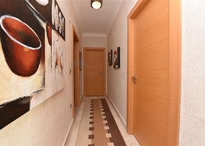 Четырехкомнатная меблированная квартира с видом на море 