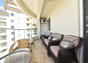 Четырехкомнатная меблированная квартира с видом на море 