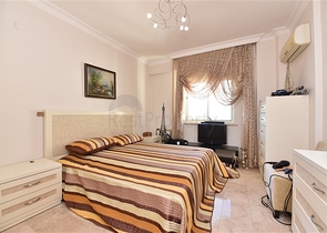 Четырехкомнатная меблированная квартира с видом на море 